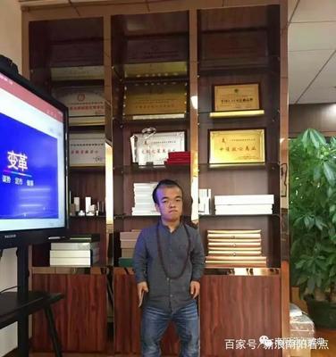 南陽鄧州張卓 從報童到明星經紀人的創業傳奇