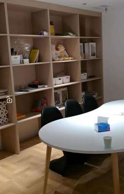 做保潔的211畢業(yè)生是家族“第一代大學(xué)生” 信息閉塞下的職業(yè)盲盒與文化經(jīng)紀(jì)人啟示