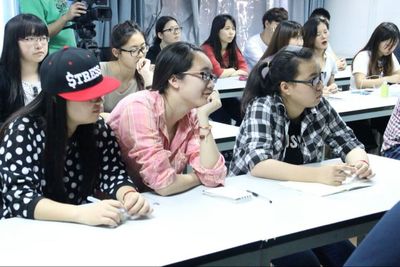 堯巧玲女士蒞臨我院舉辦文化產業管理專題講座暨設備租賃服務介紹